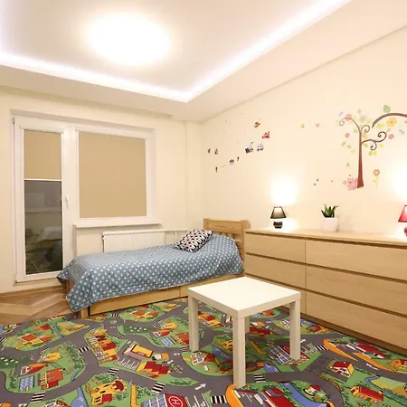 Sunny & Spacious 2 Bedroom Διαμέρισμα