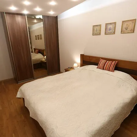 Sunny & Spacious 2 Bedroom Διαμέρισμα