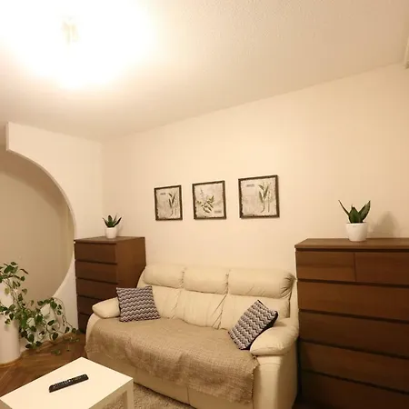 Sunny & Spacious 2 Bedroom Διαμέρισμα