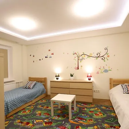 Sunny & Spacious 2 Bedroom