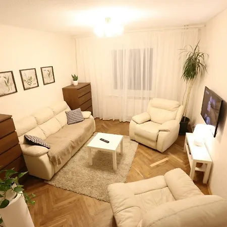 Sunny & Spacious 2 Bedroom Διαμέρισμα *