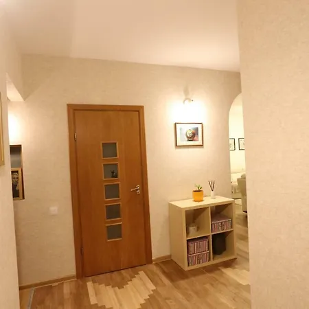 Sunny & Spacious 2 Bedroom Κάουνας