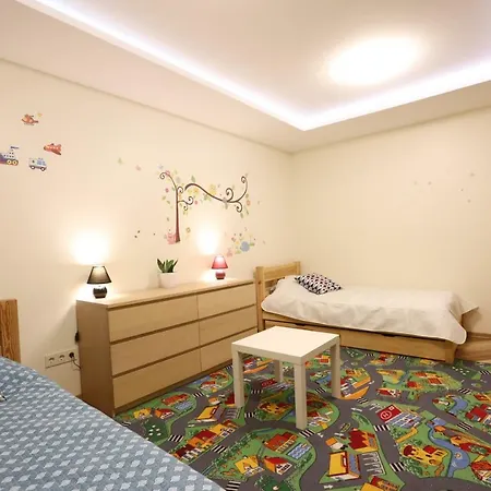 Διαμέρισμα Sunny & Spacious 2 Bedroom Κάουνας