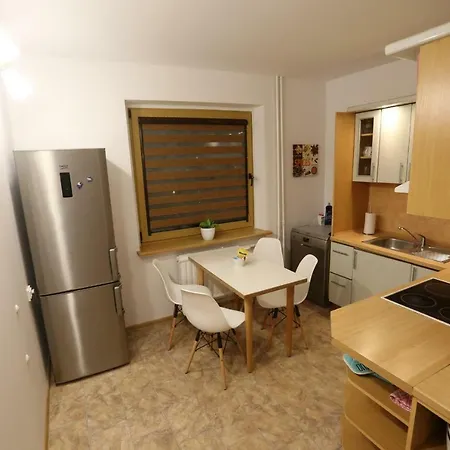 Sunny & Spacious 2 Bedroom Διαμέρισμα *